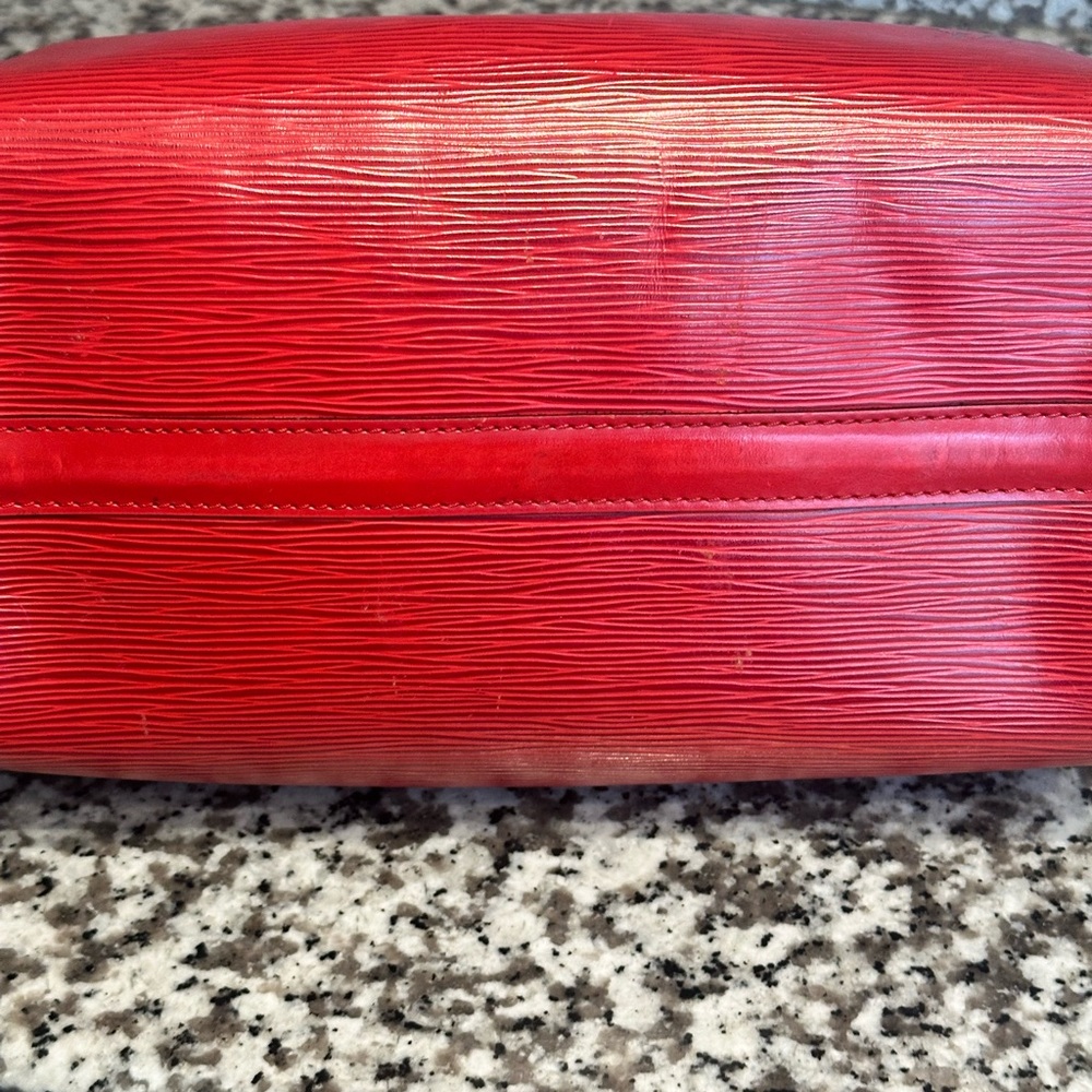 Louis Vuitton Epi Speedy 25 in Castilian Red. - Picture 12 of 16